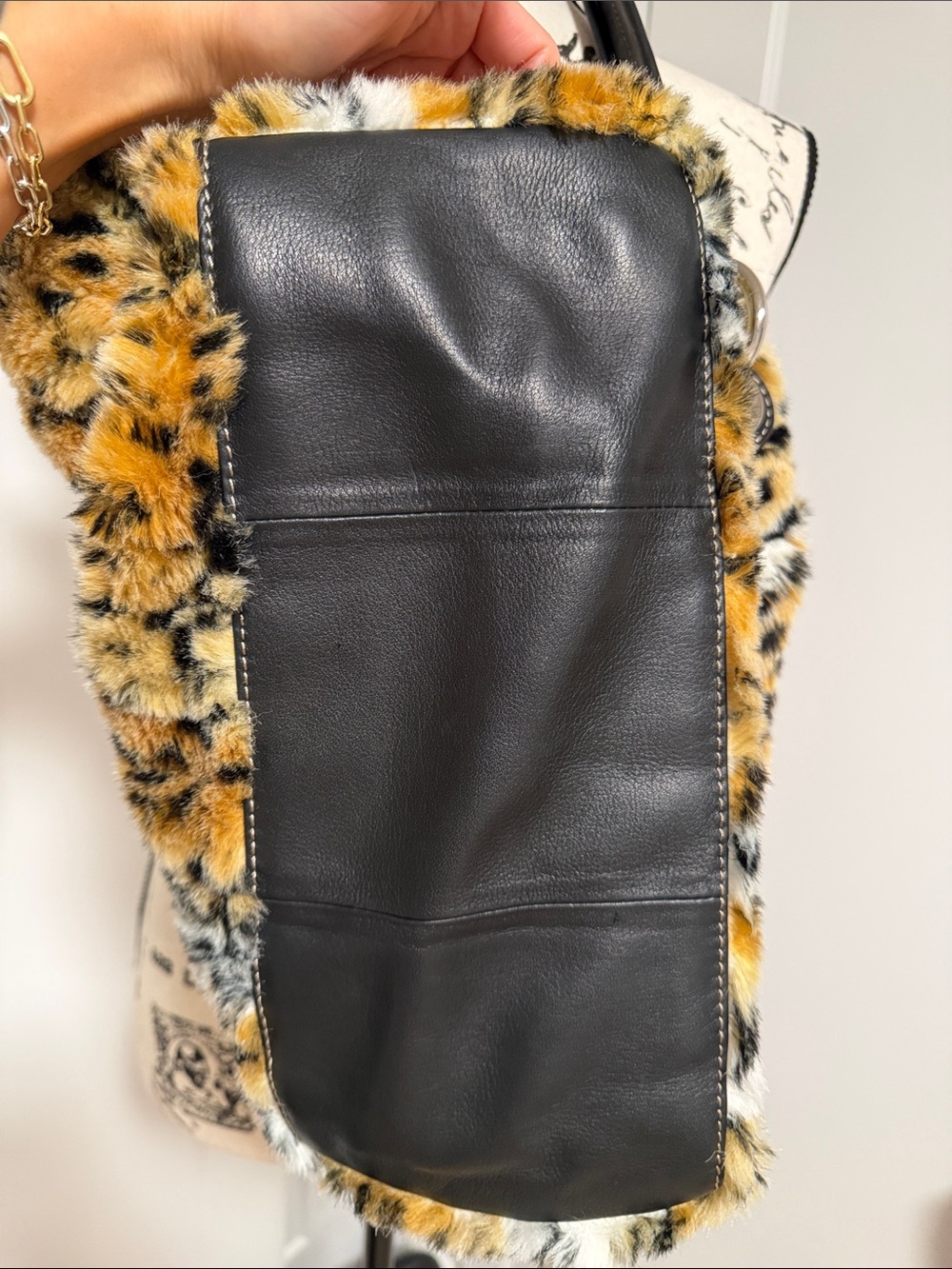 Leopard Print Faux Fur Tote Bag - Picture 9 of 12